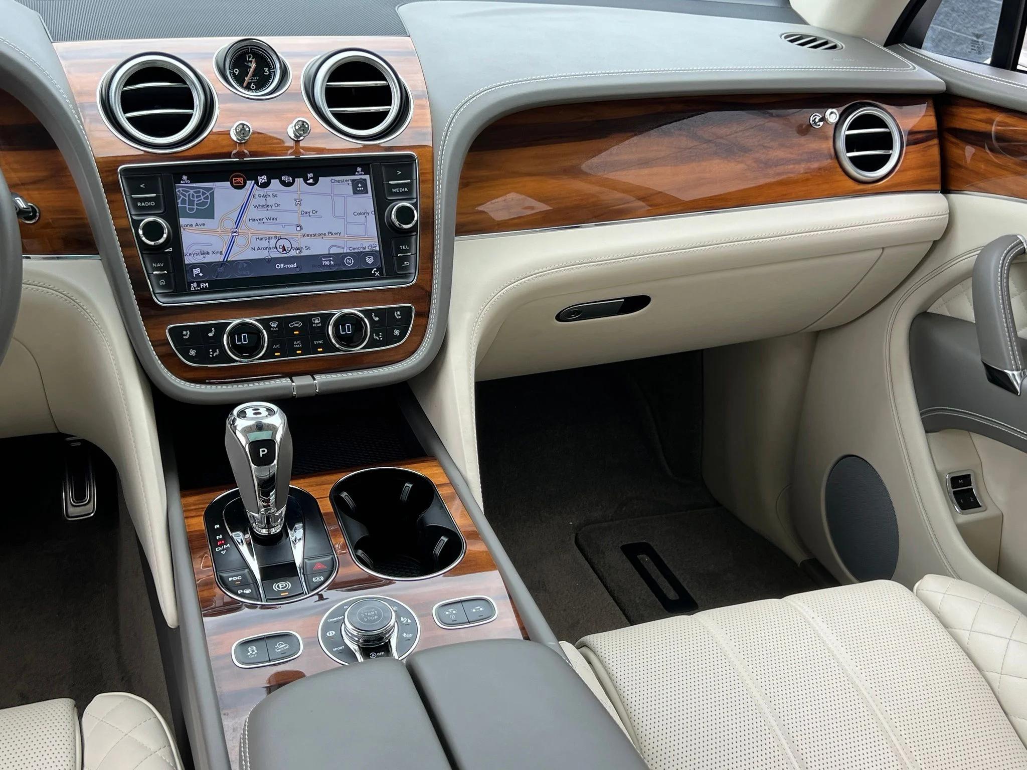 Used 2018  Bentley W12 image 29