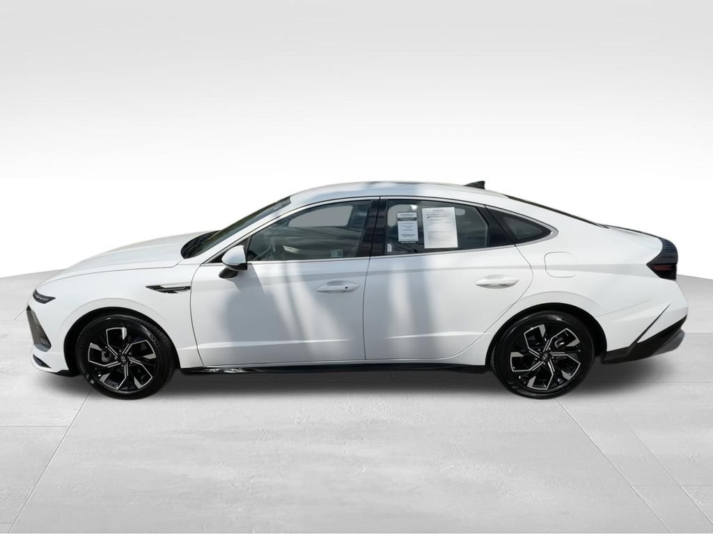 Used 2025 White Hyundai SEL image 5