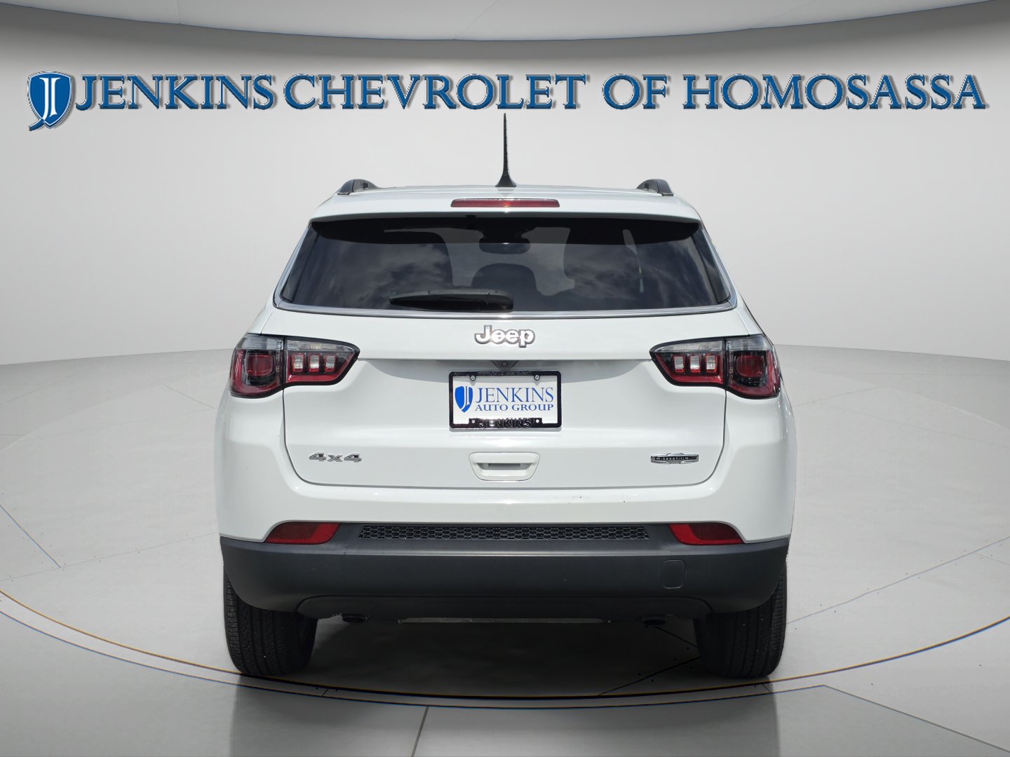 Used 2023 Bright White Clearcoat Jeep Latitude Lux image 6