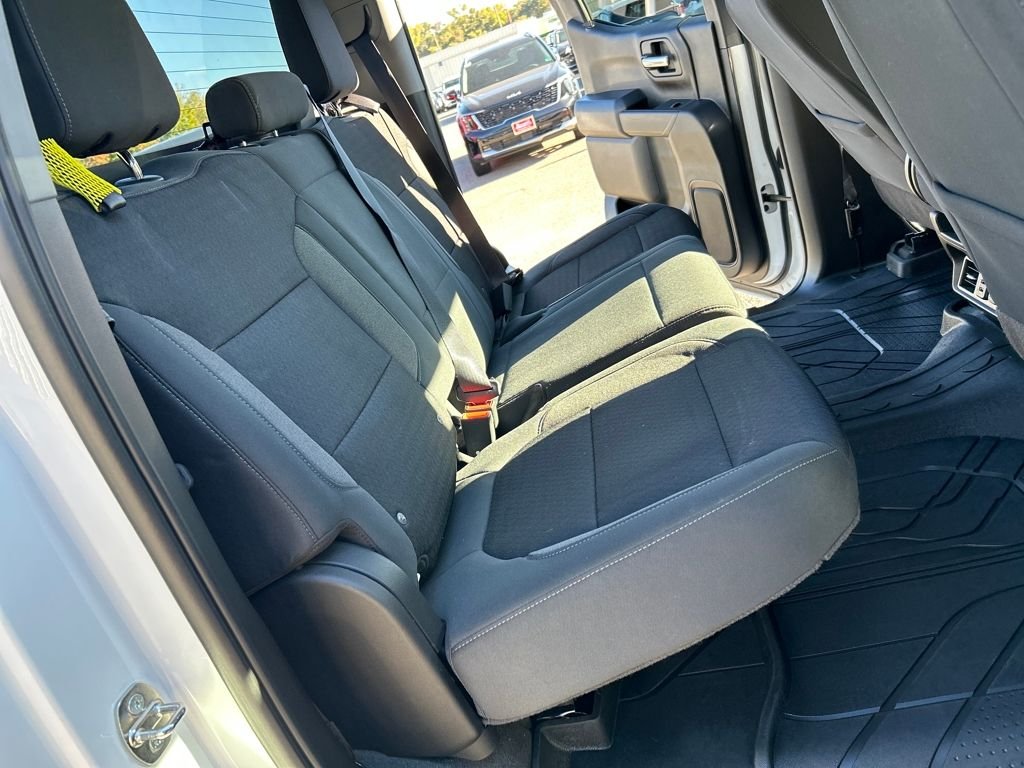 Used 2022 White Chevrolet LT image 33