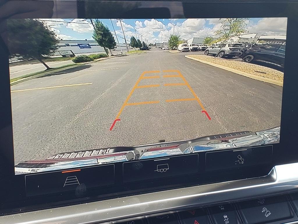 New 2026 Sterling Metallic GMC Elevation image 19