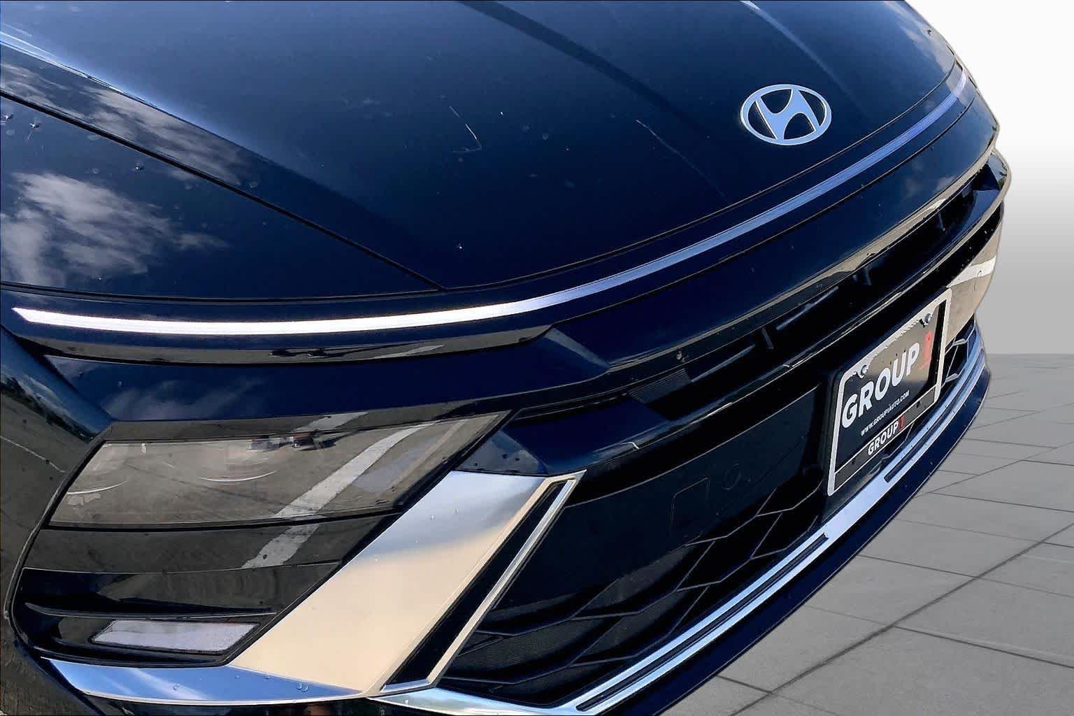 Used 2025 Abyss Black Hyundai SEL image 27