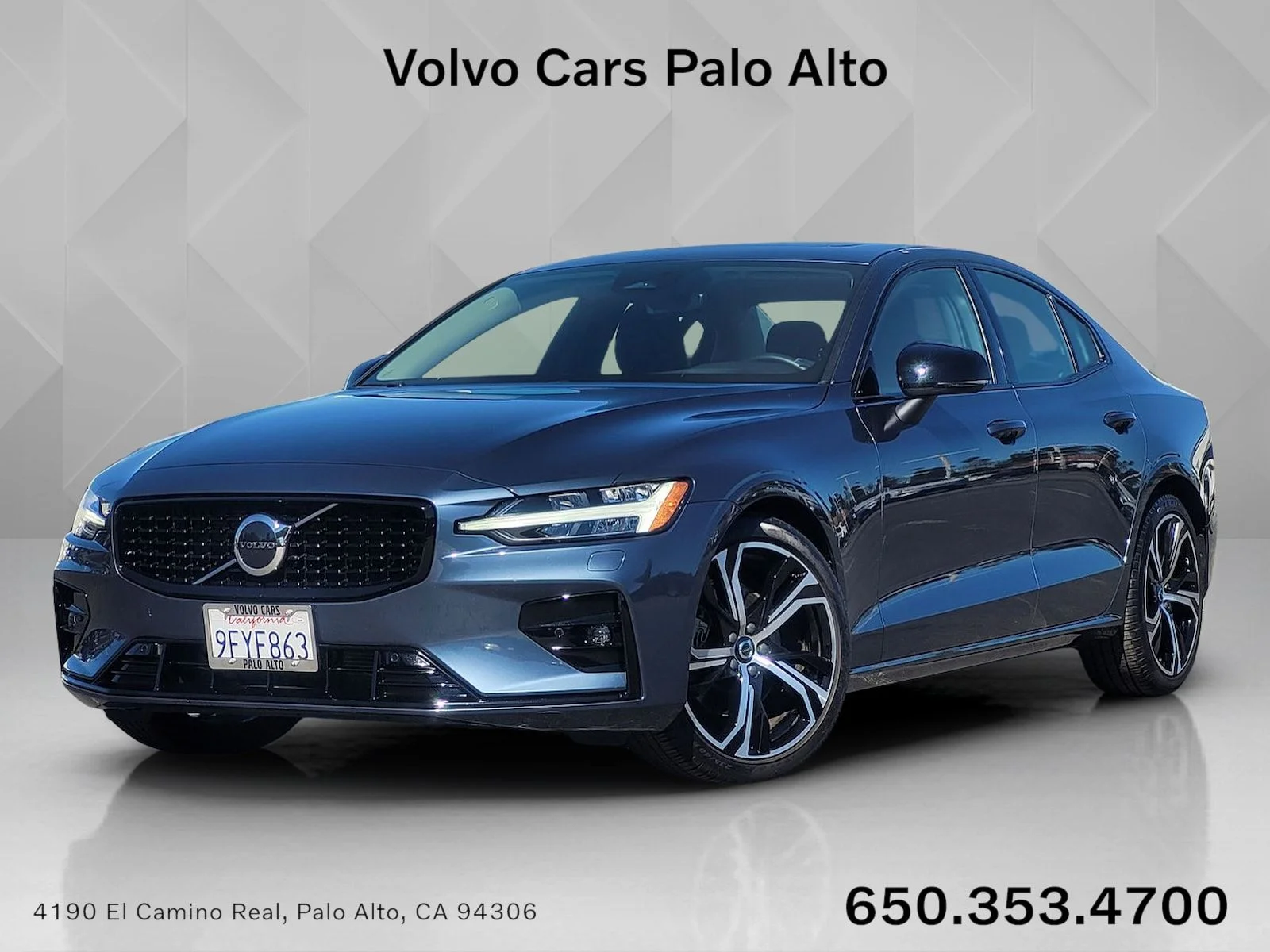 2023 Volvo S60 B5 Core Dark Theme's photo