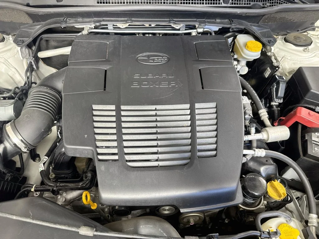 Used 2020 White Subaru Base image 36