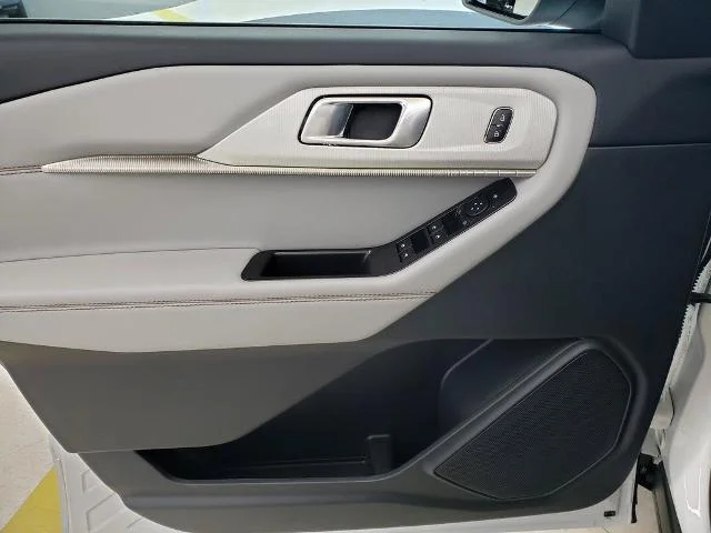 New 2027 Star White Metallic Tri-Coat Ford Active image 11