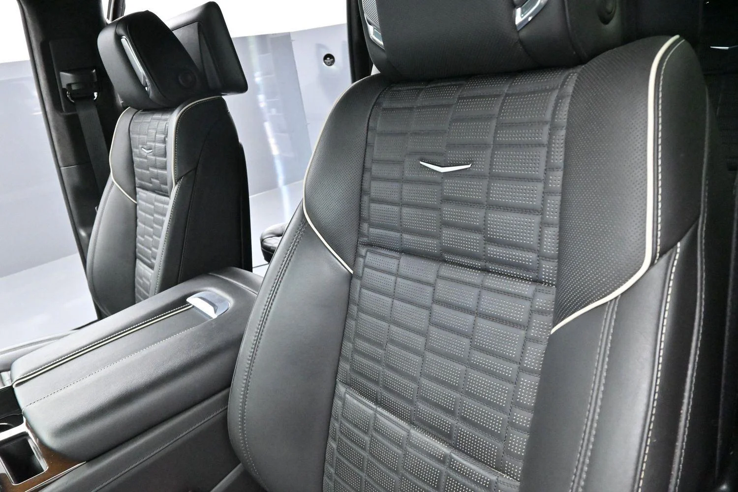 Used 2024 Galactic Gray Metallic Cadillac Premium Luxury Platinum image 18