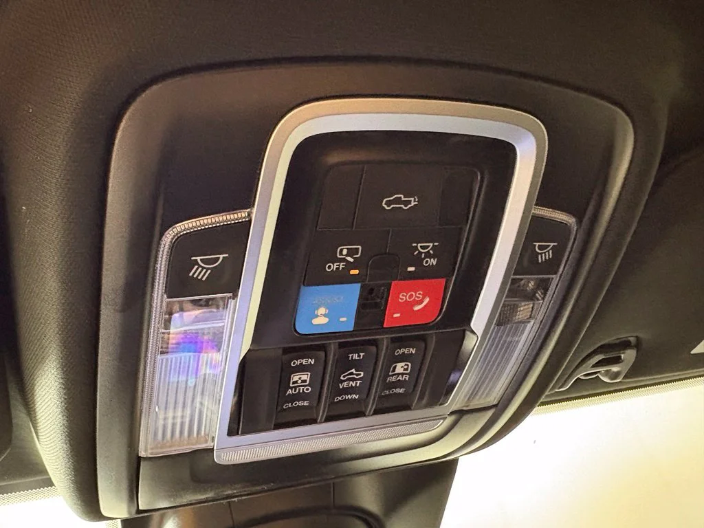 Used 2024 Silver Ram Laramie image 38