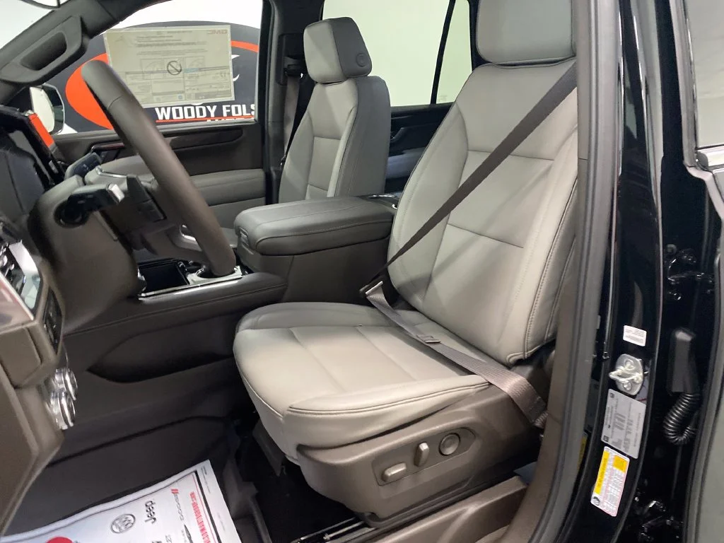 New 2027 Onyx Black GMC Elevation image 17