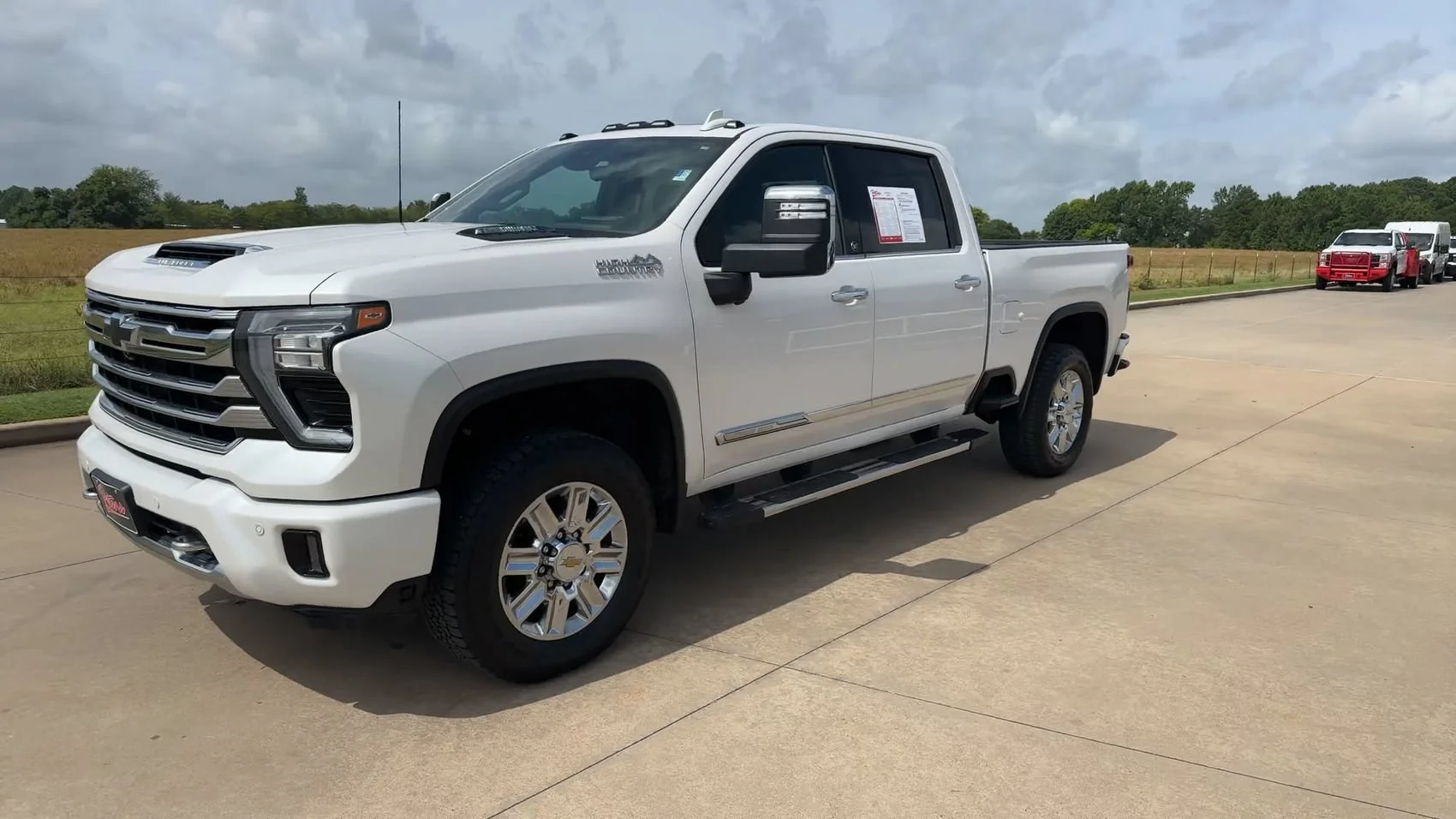 Used 2024 Pearl Chevrolet High Country image 3