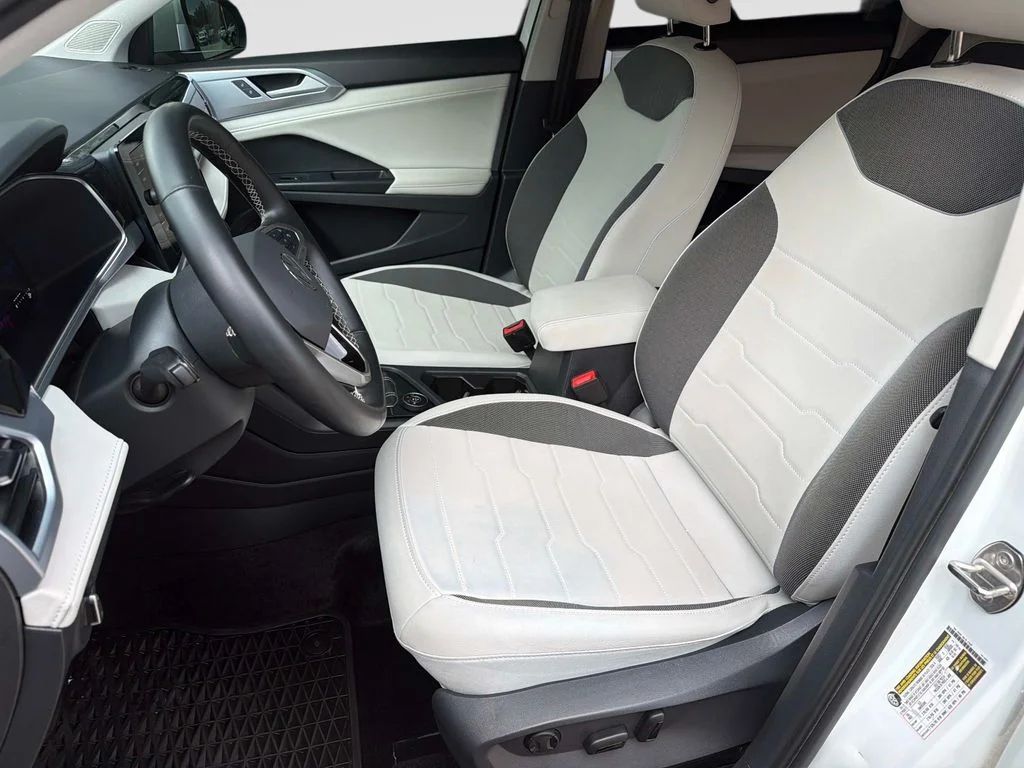 Used 2025 White Volkswagen 1.5T SE image 21