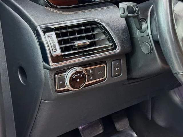 Used 2019 Black Lincoln Reserve image 10