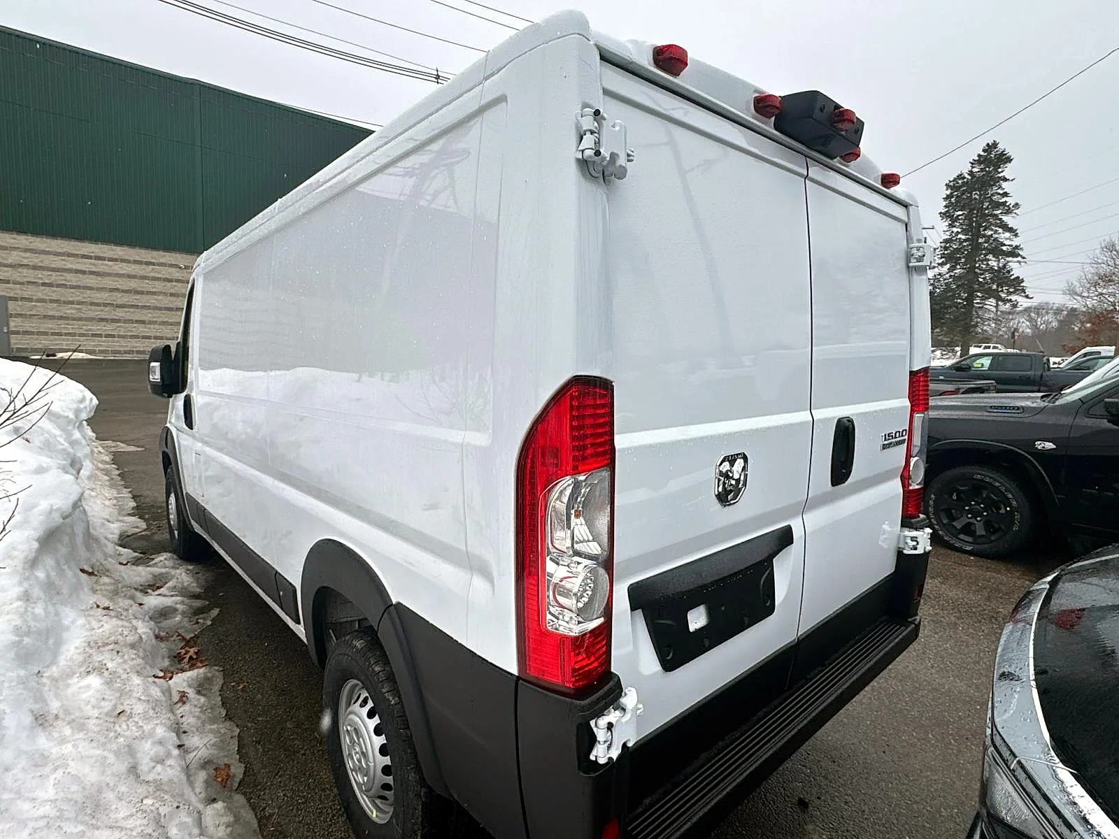 New 2026 Bright White Clear-Coat Exterior Paint RAM Cargo Van Tradesman Low Roof 136" WB w/Pass Seat image 3