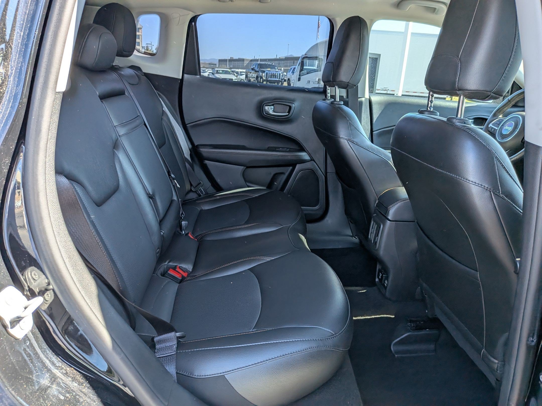 Certified Used 2019 Diamond Black Crystal Pearlcoat Jeep Limited image 30