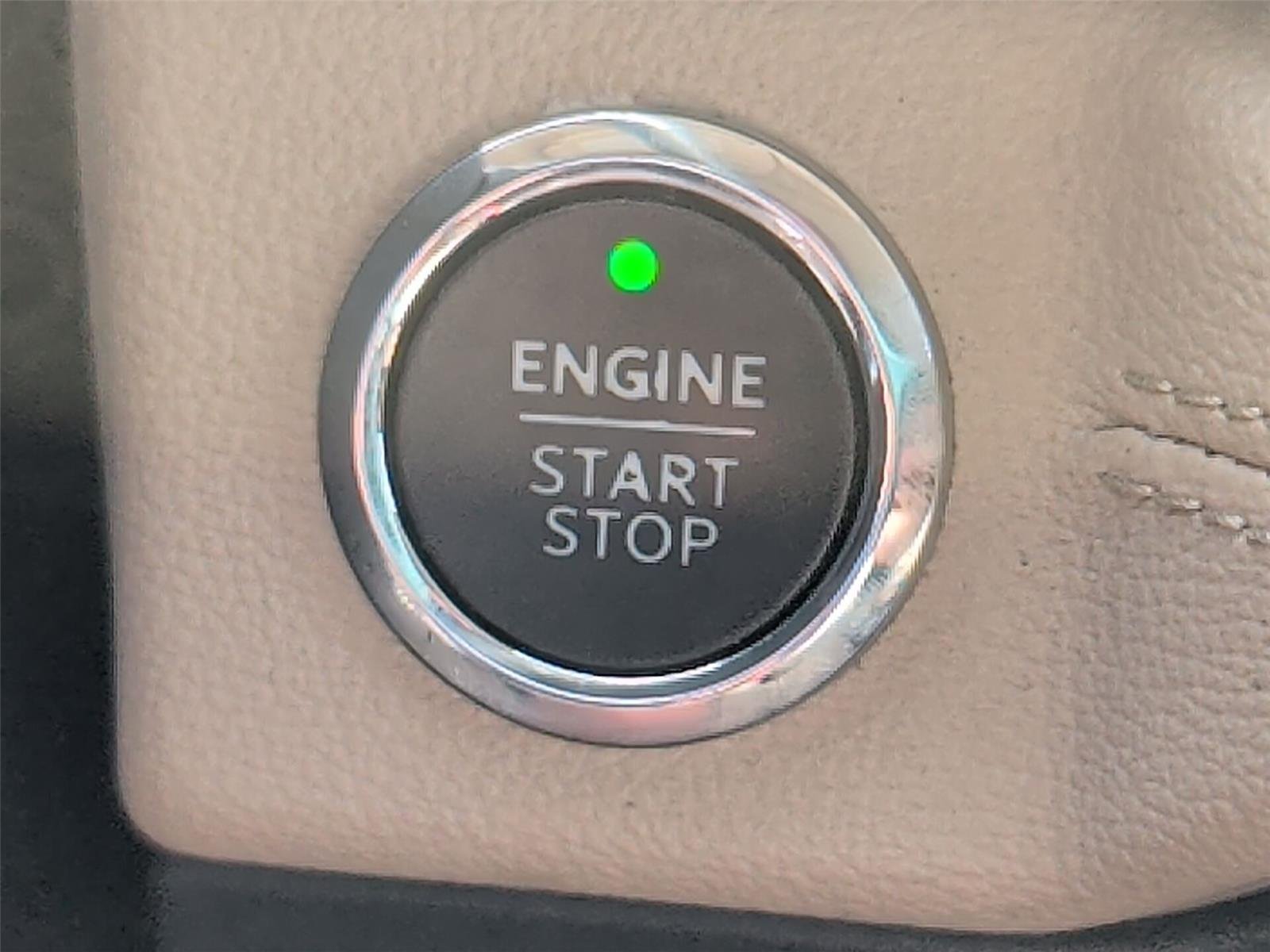 Used 2024 Oxford White Ford Limited image 27