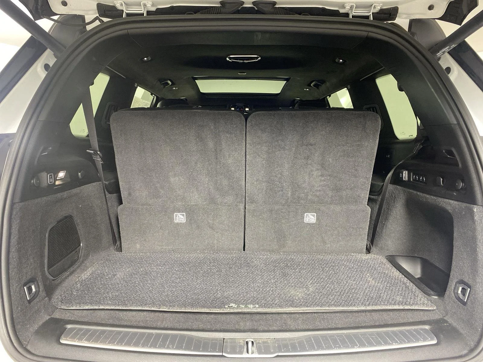 Used 2022 Bright White Clearcoat Jeep Summit Reserve image 29