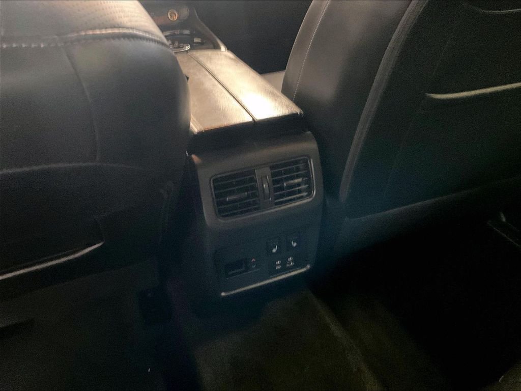Used 2023 White Nissan Platinum image 28