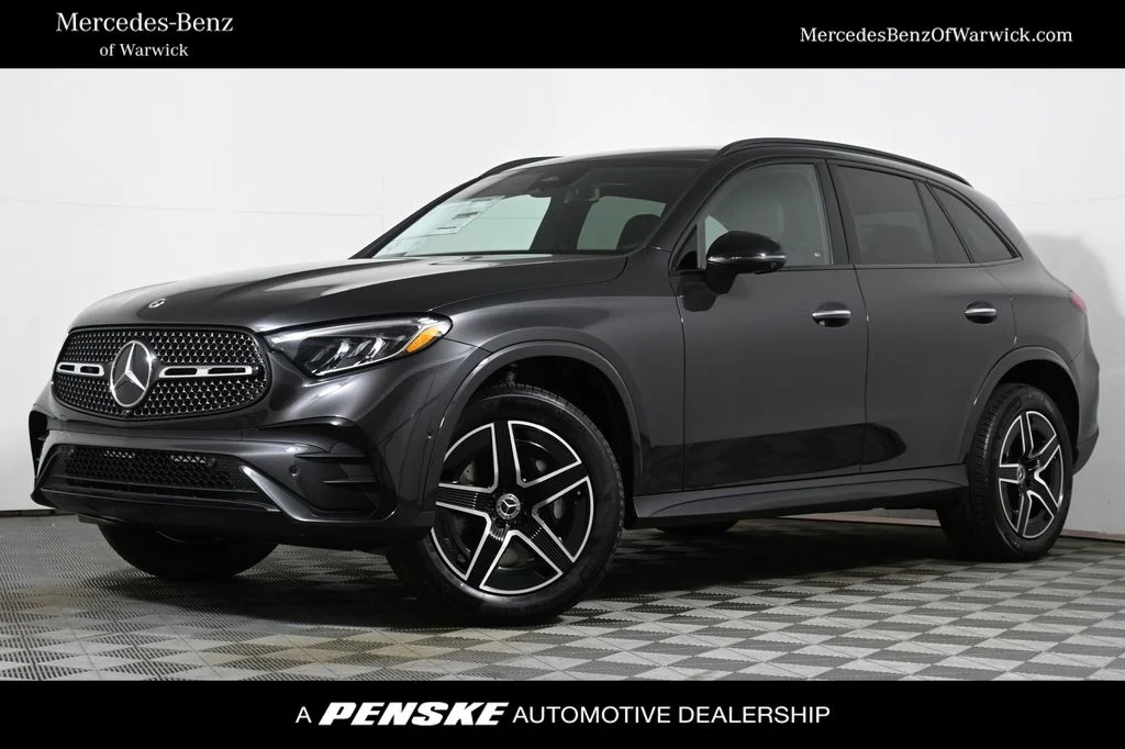 Used 2026  Mercedes-Benz GLC 300 image 1