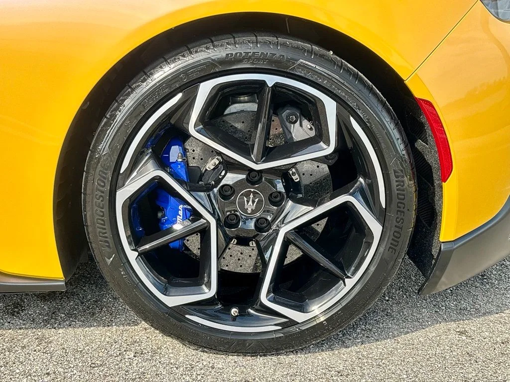 Used 2022 Giallo Genio Maserati  image 17