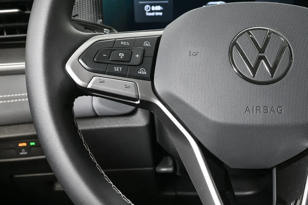 New 2026 Pure White Volkswagen SE image 10
