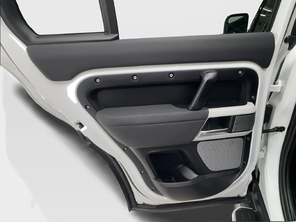 Used 2023 White Land Rover SE image 28