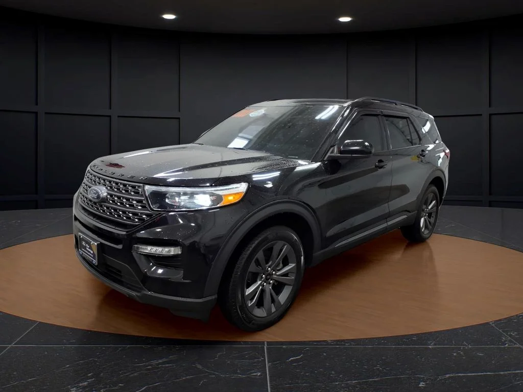 Used 2023 Black Metallic Ford XLT image 3