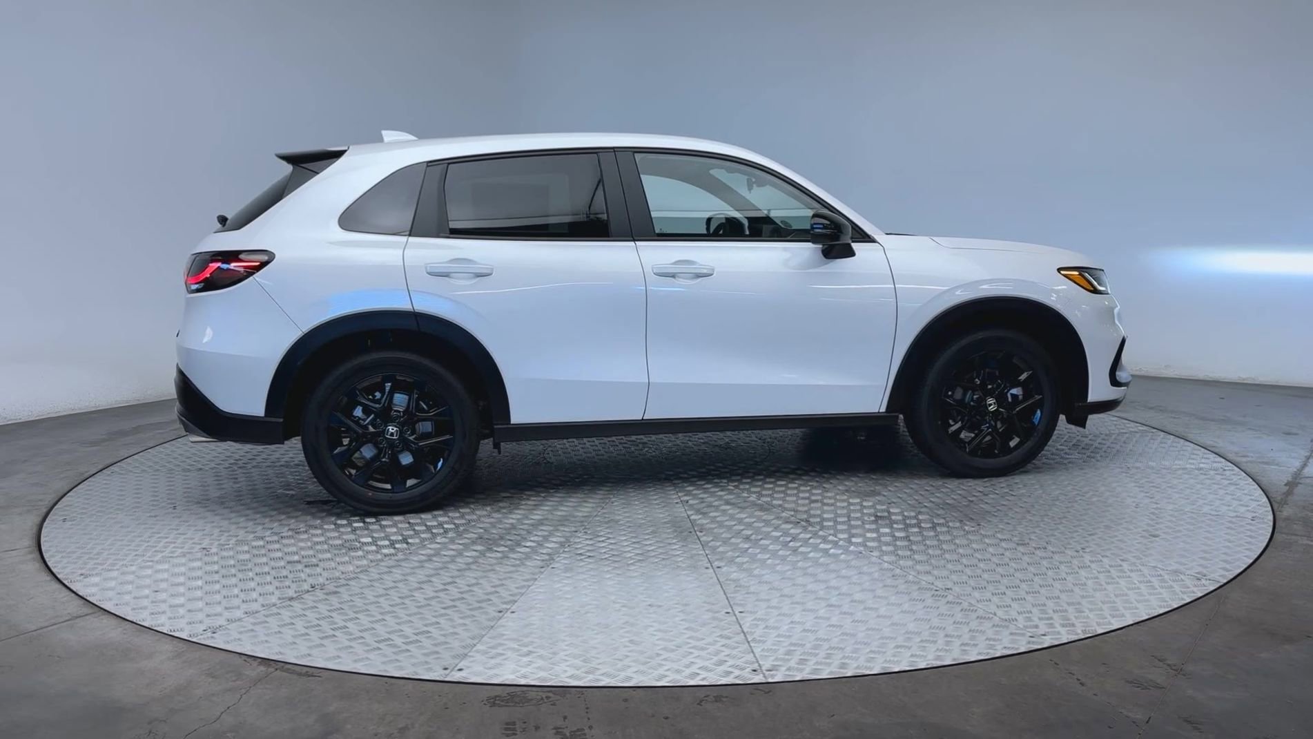 Used 2024 Platinum White Pearl Honda Sport image 9