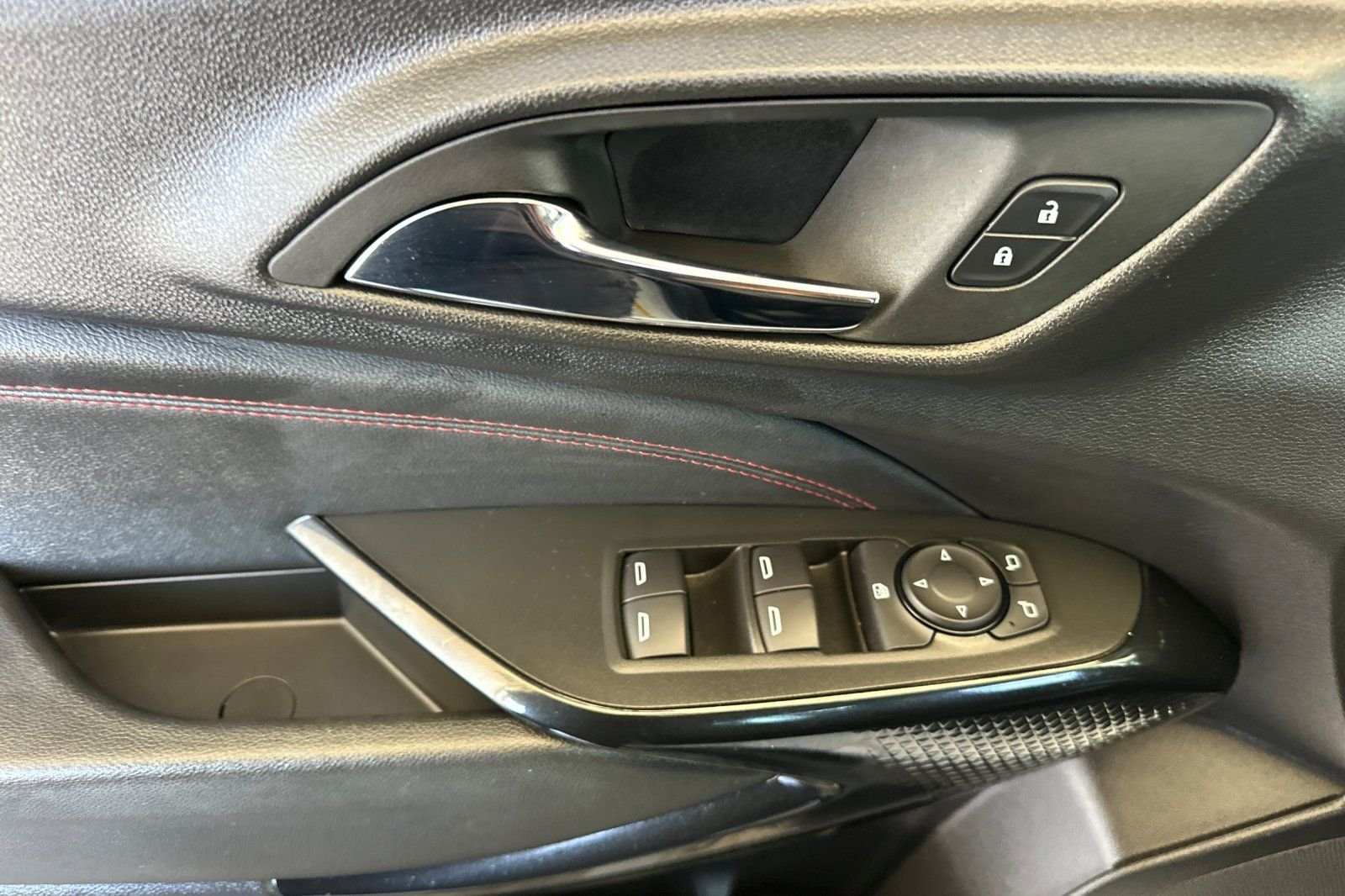 Used 2025 White Chevrolet 2RS image 10