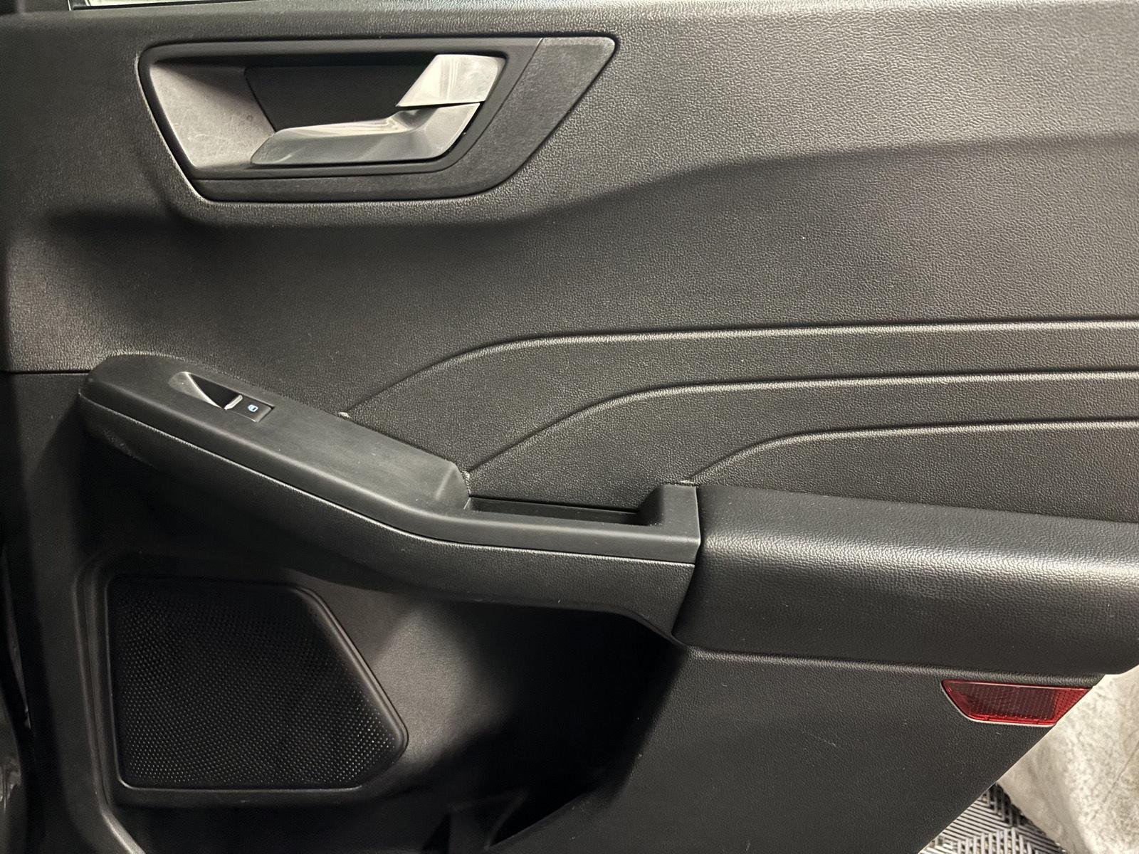 Used 2025 Carbonized Gray Metallic Ford Platinum image 35
