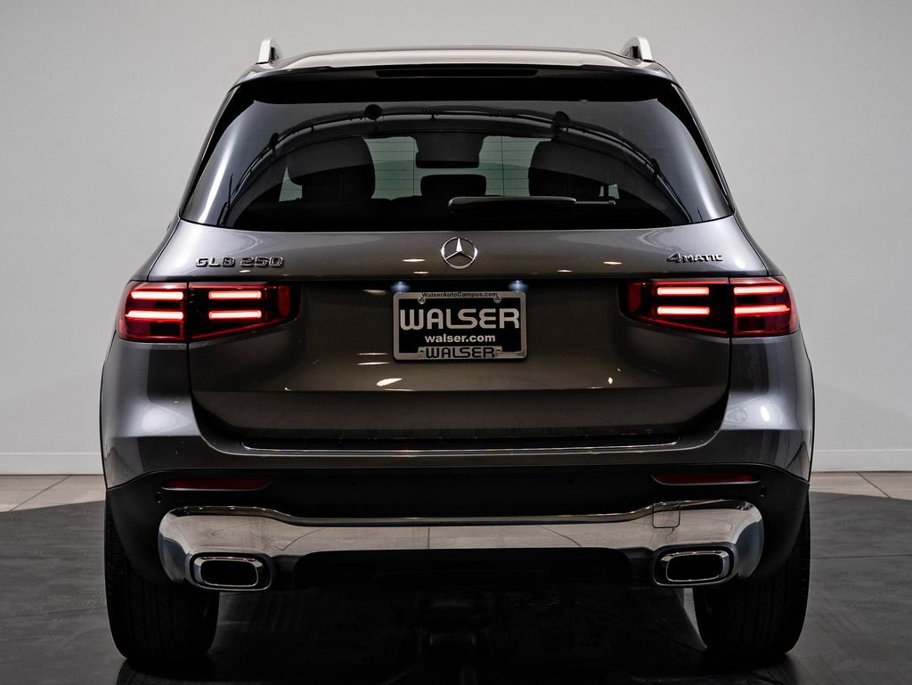 Used 2026 Mountain Grey Metallic Mercedes-Benz GLB 250 image 7