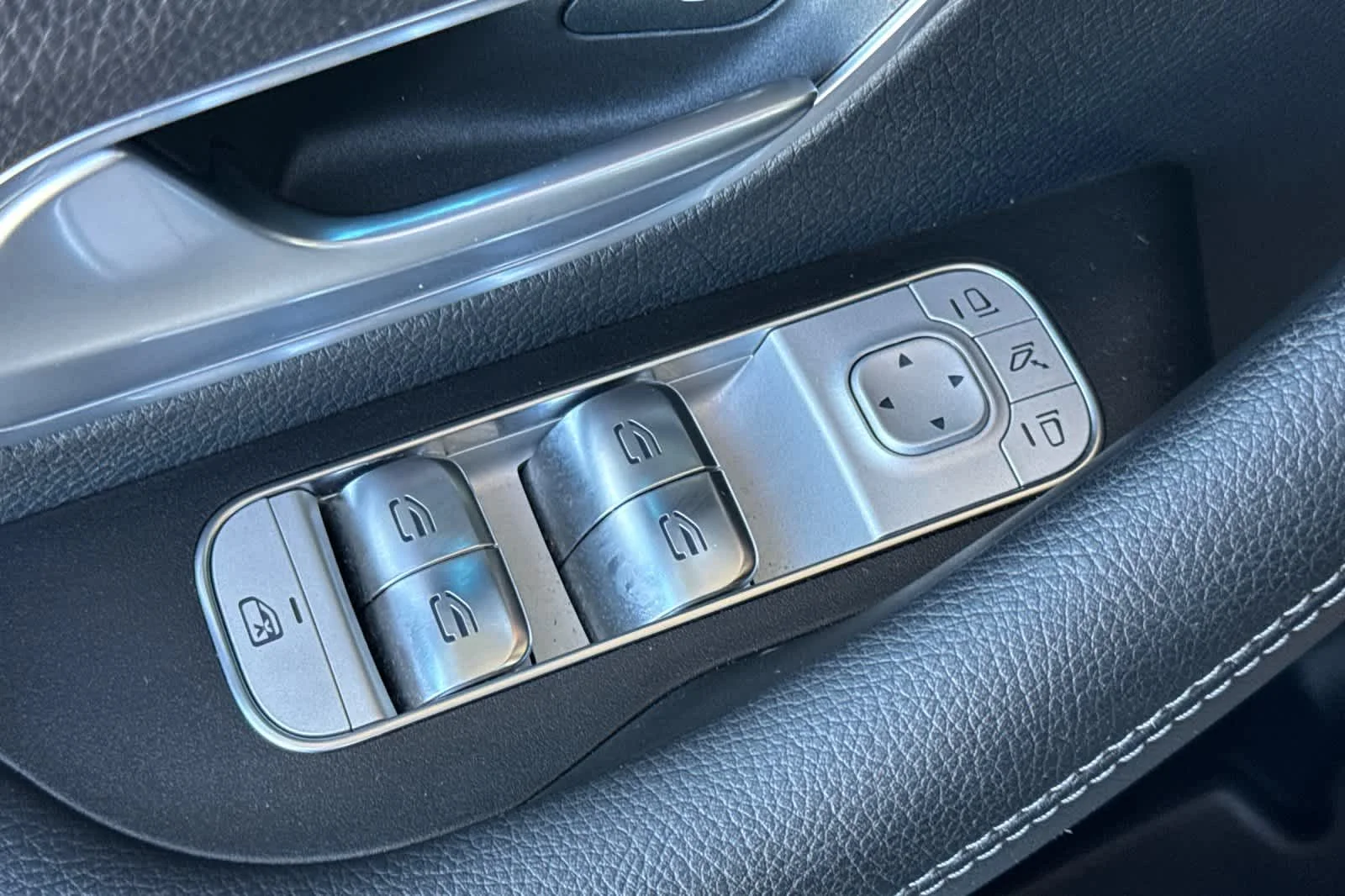 Used 2025  Mercedes-Benz GLE 350 image 13