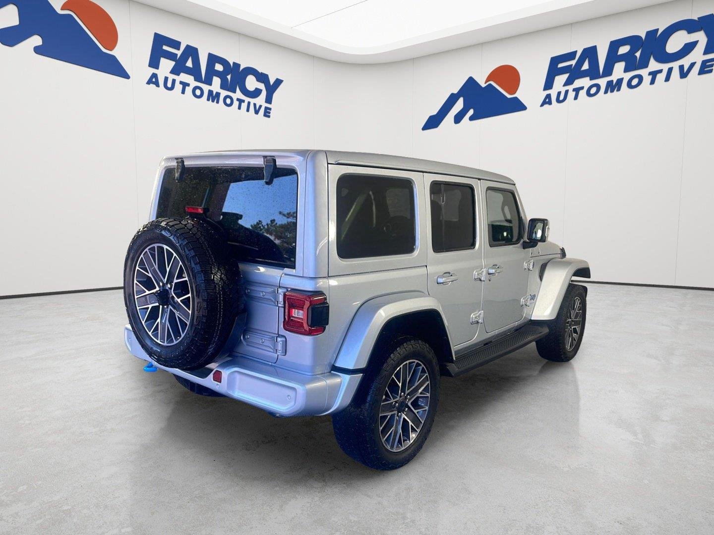 Used 2024 Silver Zynith Clearcoat Jeep High Altitude image 21