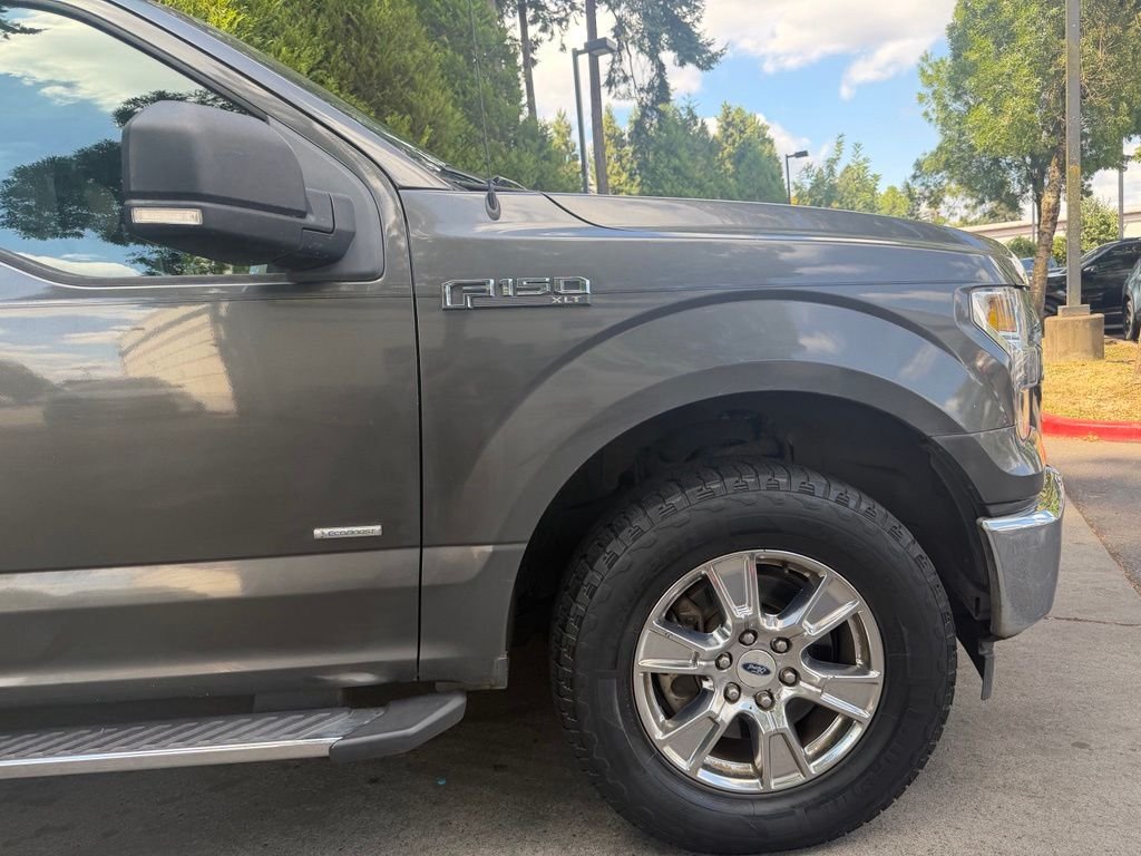 Used 2017 Magnetic Ford XLT image 3