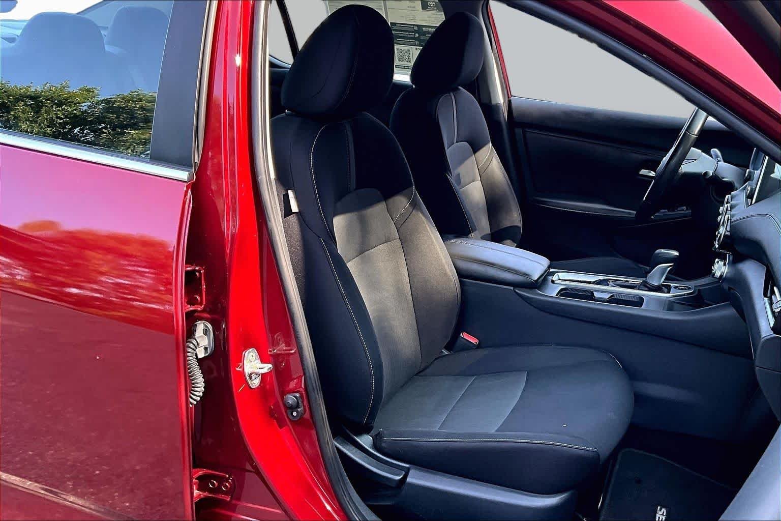 Used 2020 Scarlet Ember Tintcoat Nissan SV image 8