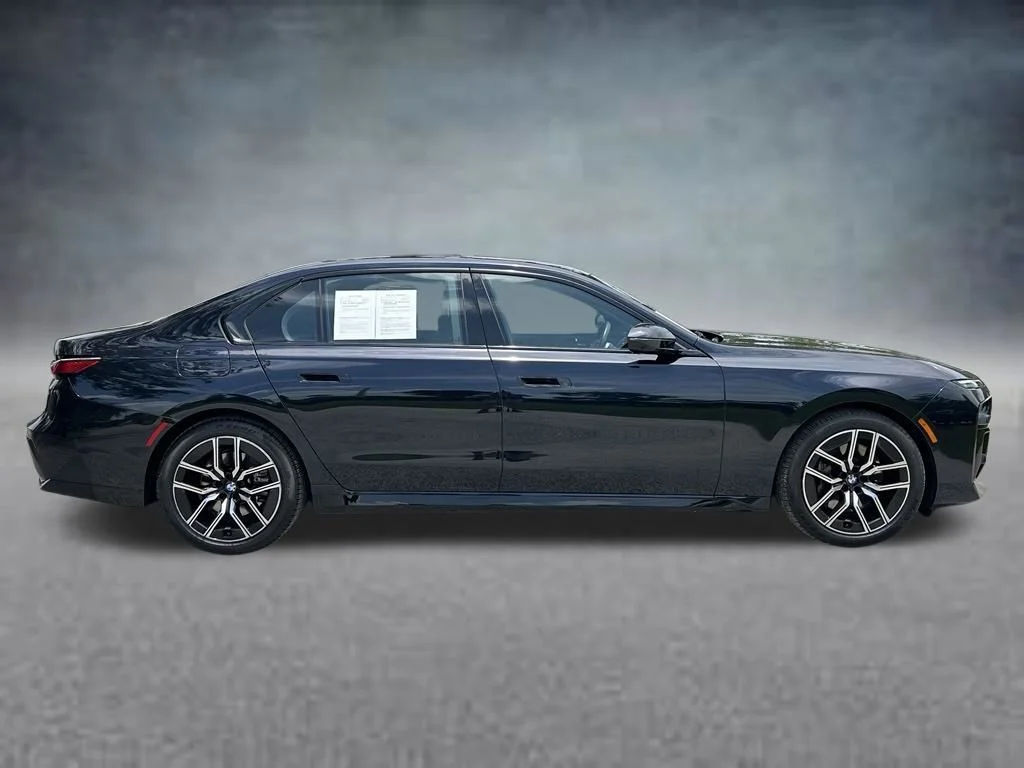 Used 2025 Carbon Black Metallic BMW 740i image 4