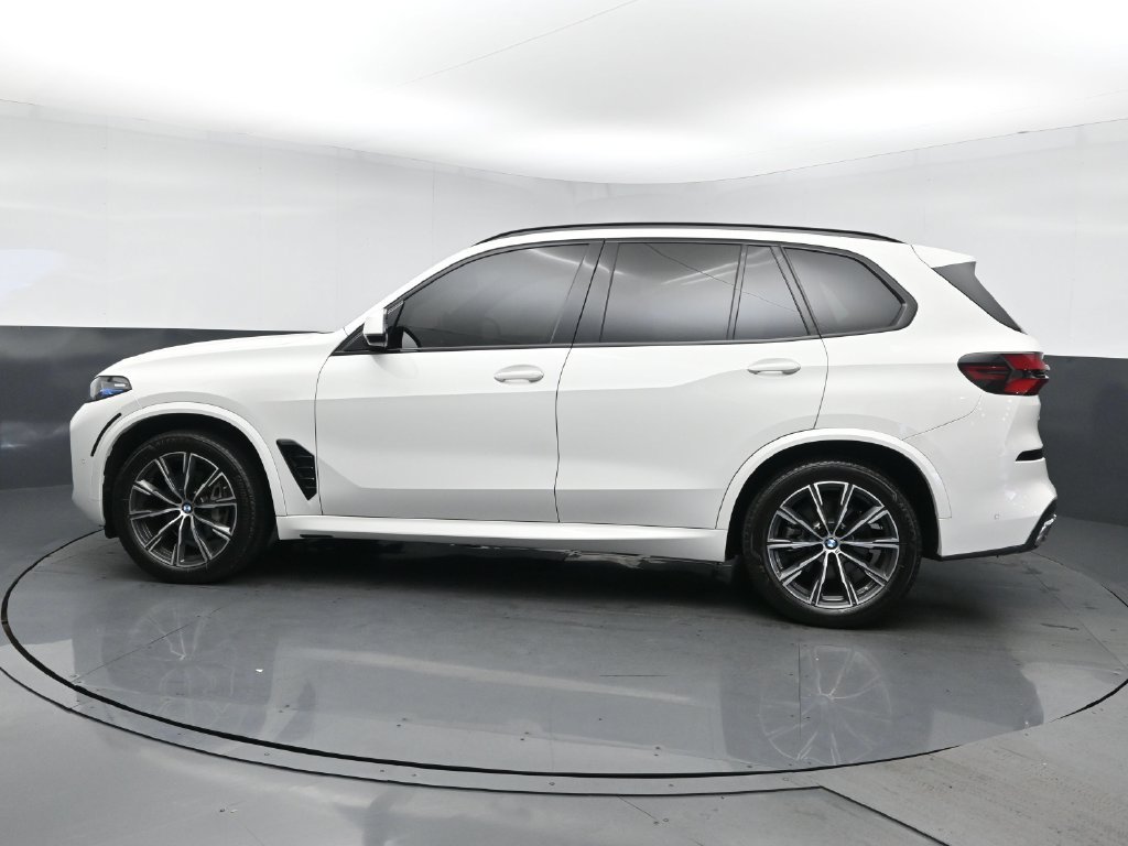 Used 2024 White BMW xDrive40i image 4