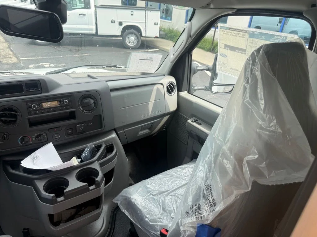 New 2027 Oxford White Ford E-450 DRW image 41