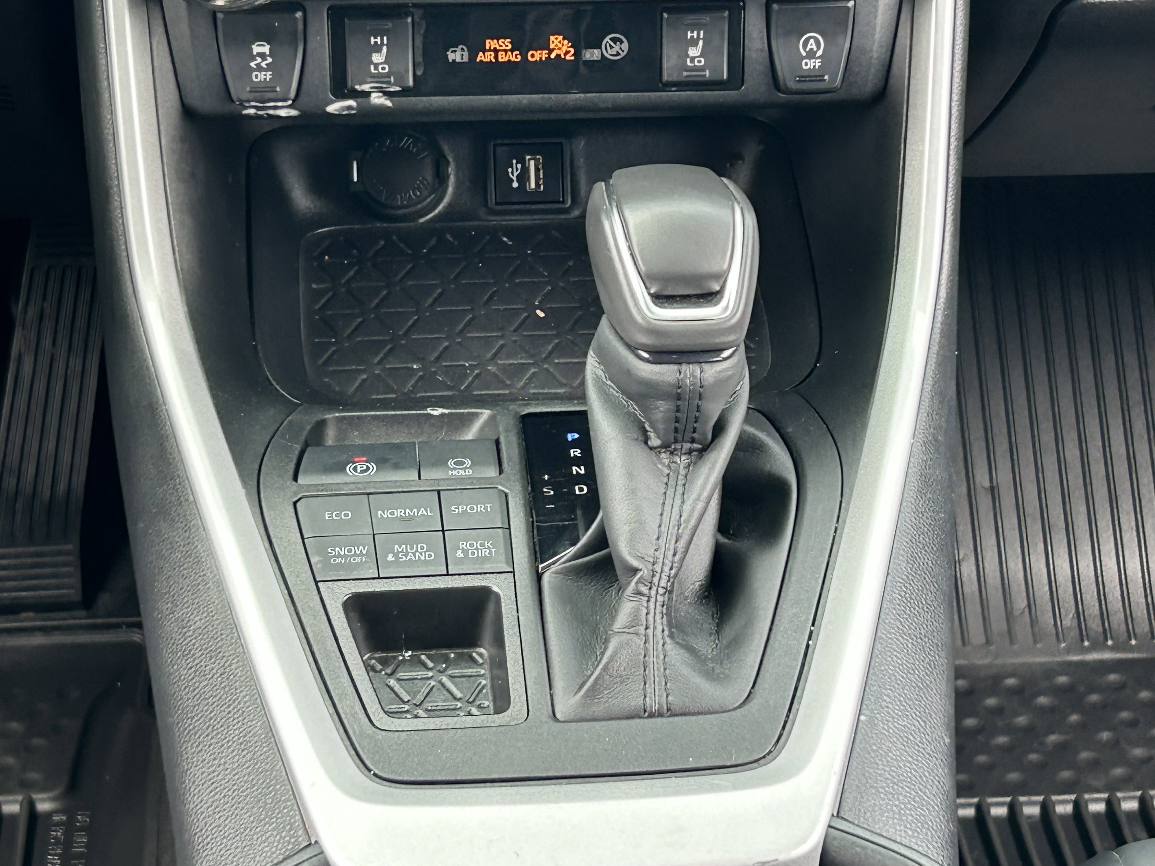 Used 2024 Silver Toyota XLE Premium image 22