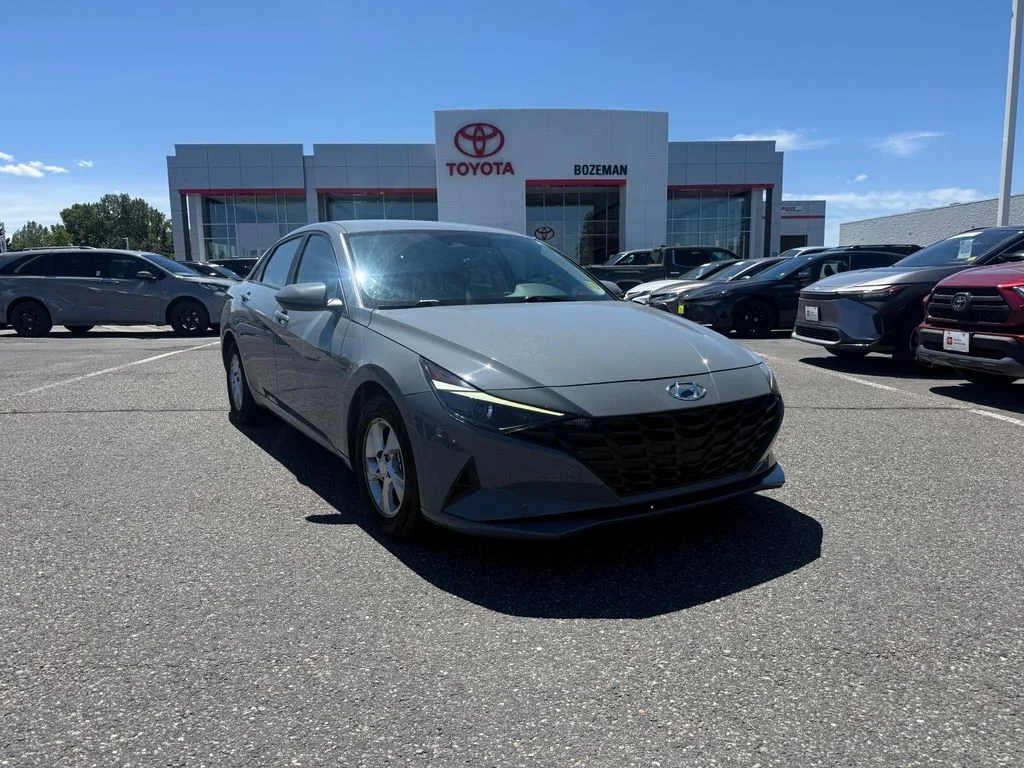 Used 2021 Gray Hyundai SE image 1