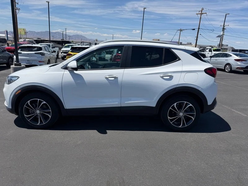 Used 2020 SUMMIT WHITE Buick Select image 6