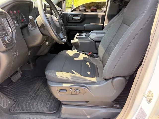 Used 2023 White Chevrolet Custom image 8