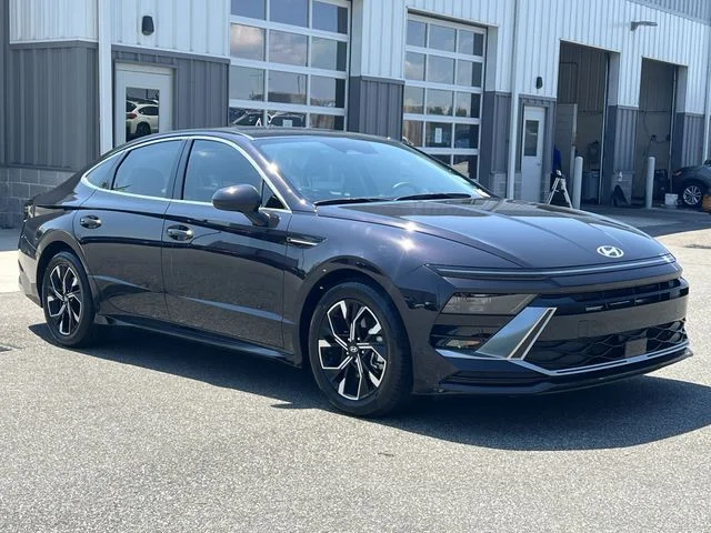 Used 2025 Blue Hyundai SEL image 15