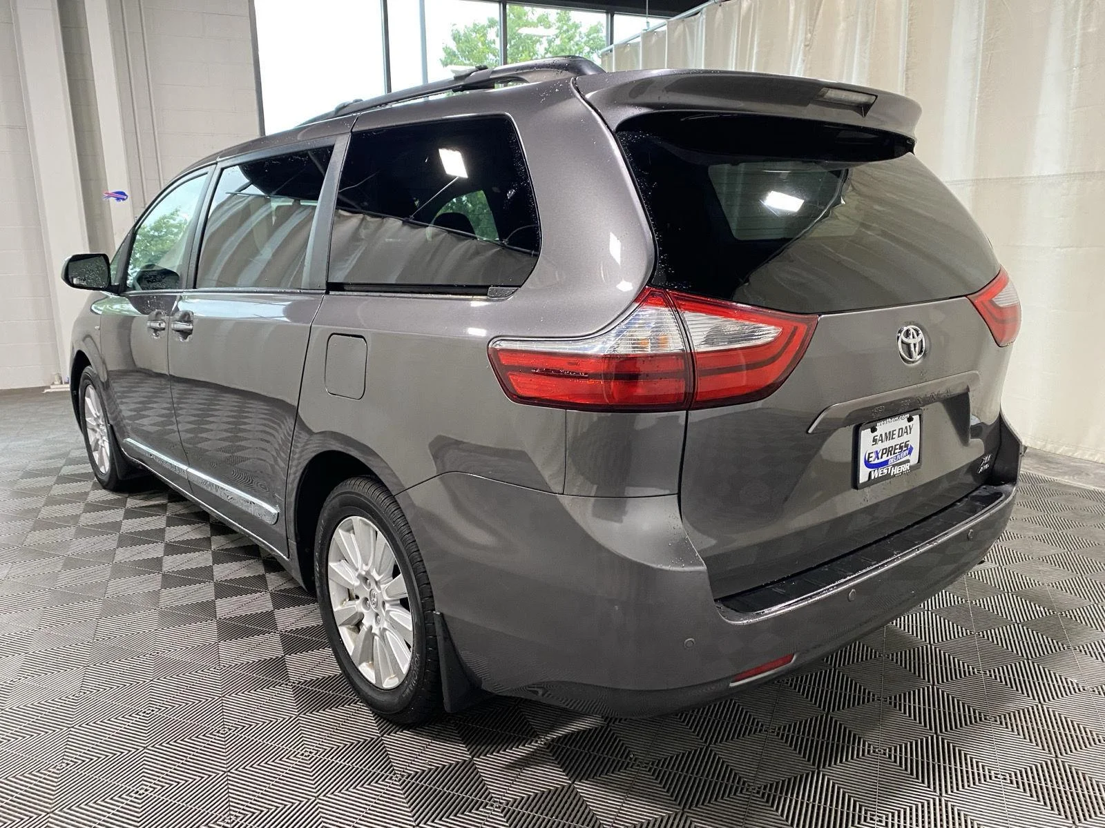 Used 2017 Predawn Gray Mica Toyota XLE image 11