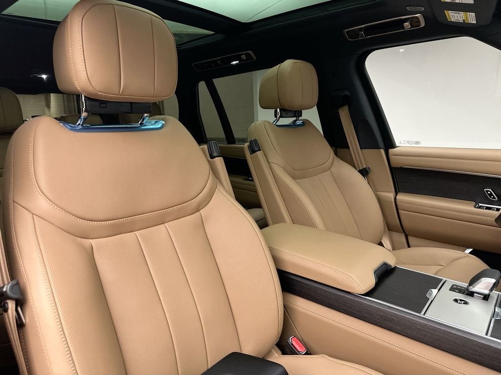 New 2026 Belgravia Green Land Rover SE image 6