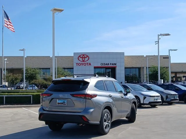 New 2026 Heavy Metal Toyota XLE image 5