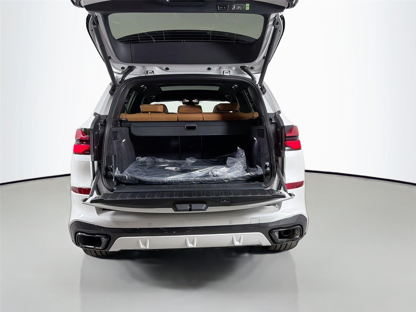New 2026 Mineral White Metallic BMW xDrive40i image 25