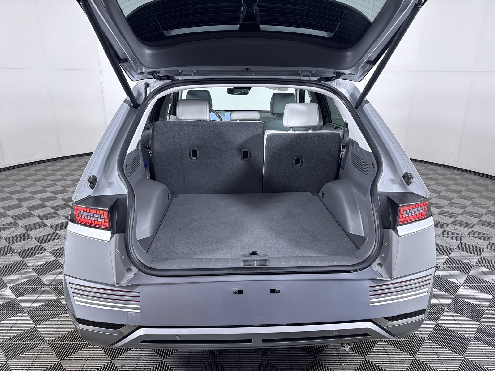 Certified Used 2024 Cyber Gray Hyundai Limited image 24