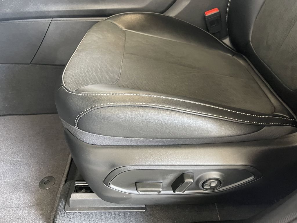 New 2026 Baltic Gray Metallic Clearcoat Jeep Altitude image 11