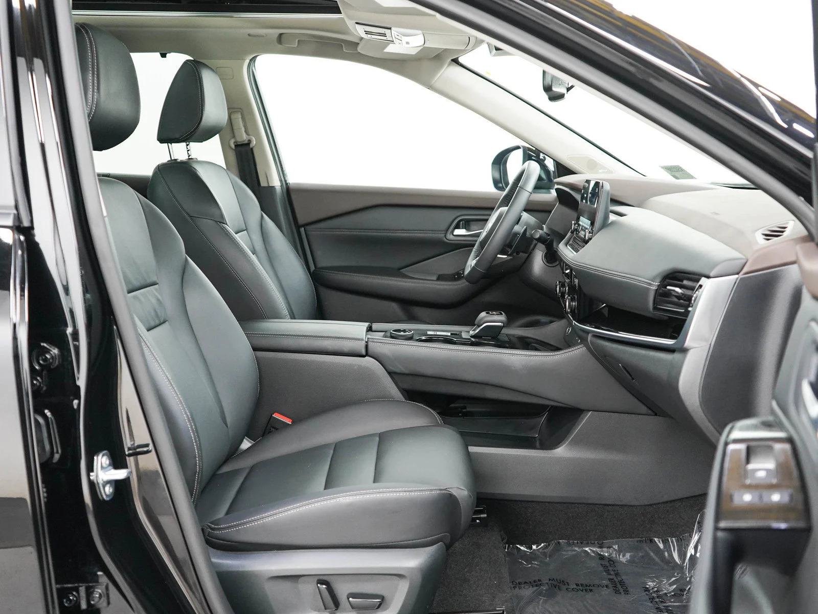 Used 2023 Super Black Nissan SL image 11