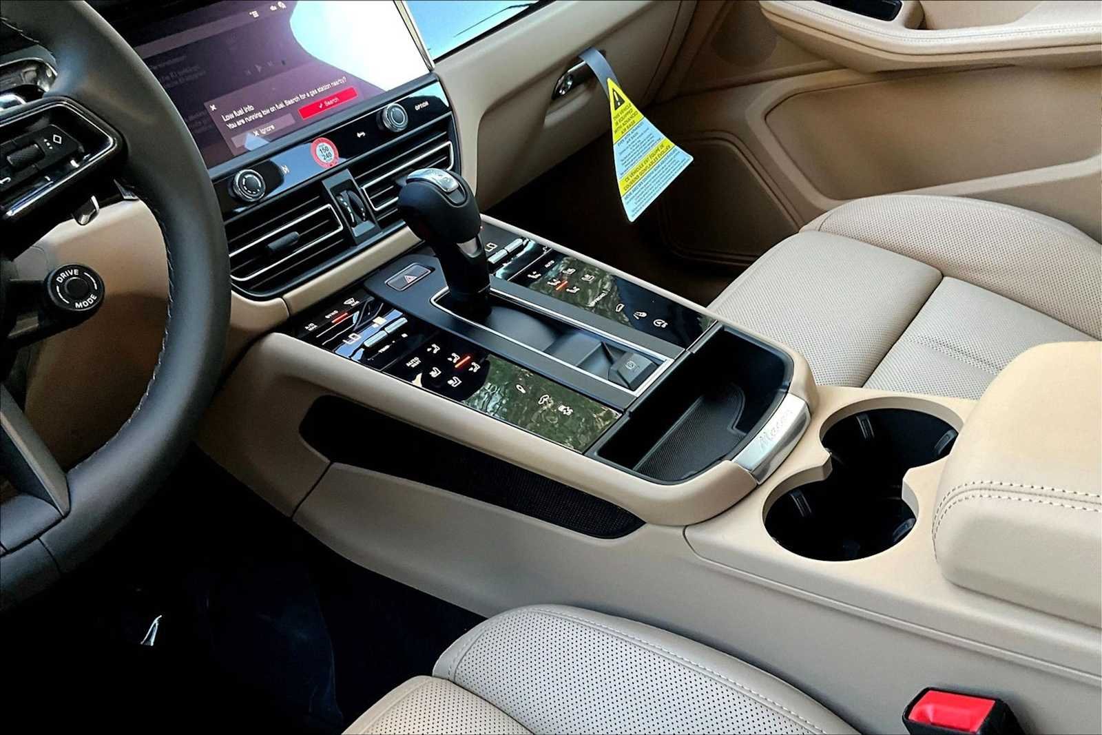 2026 Porsche Macan S - Photo 17