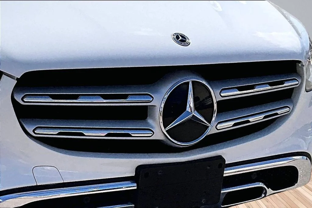 Used 2022 White Mercedes-Benz GLC 300 image 26